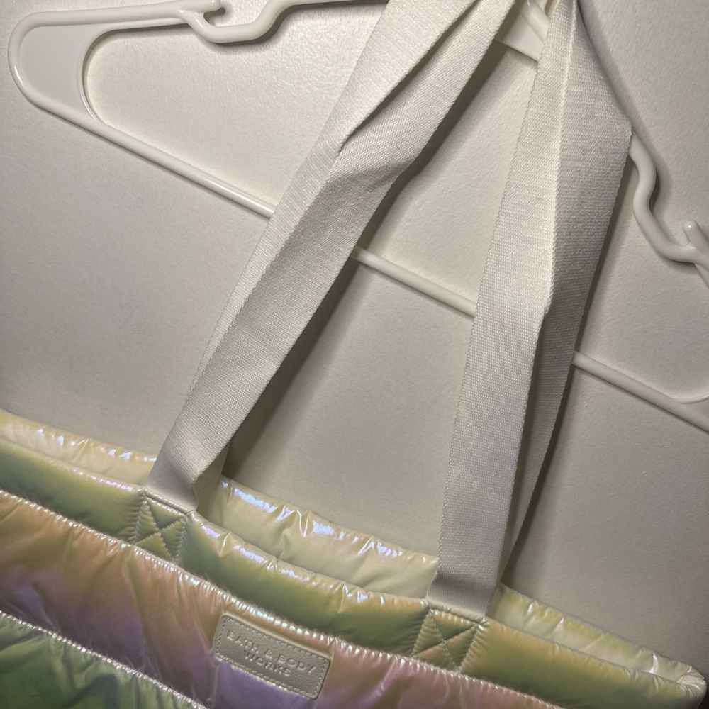 🔴 Holographic Bath & Body Works Tote - Picture 4 of 5